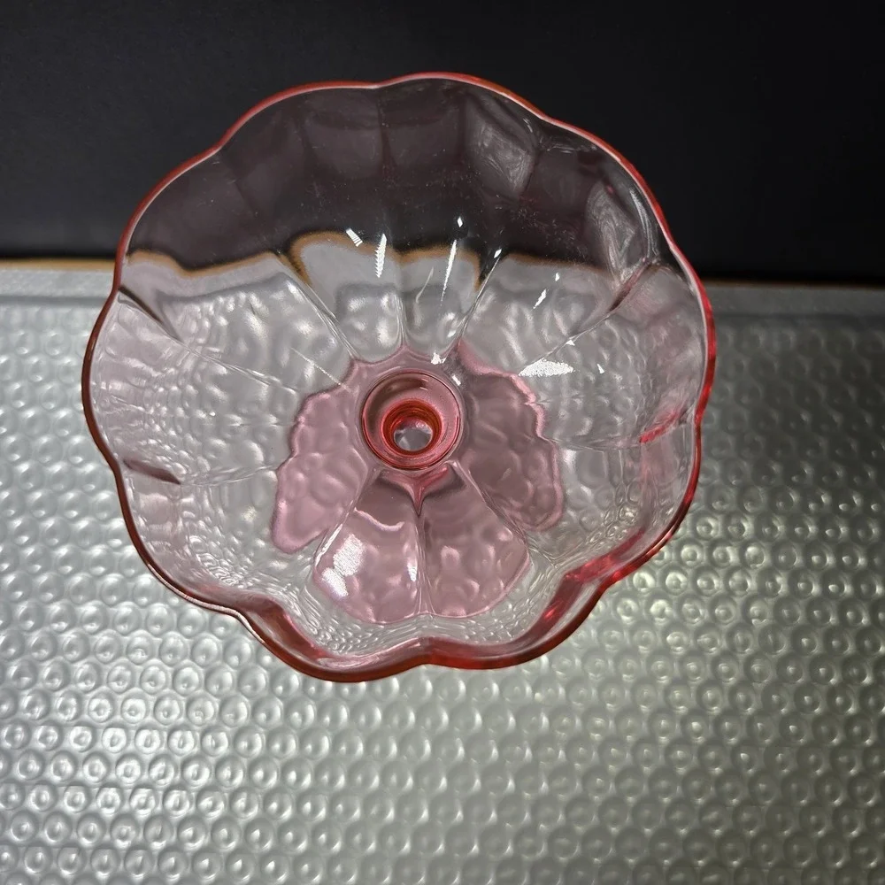 The Wine Savant Flower Shaped Coupe Glass Wavy Pedals Pink